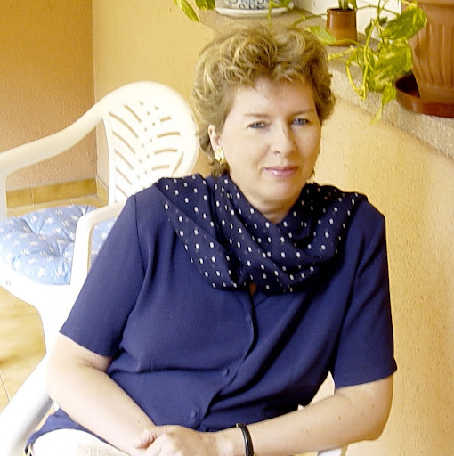 Catherine Hart Photo 32
