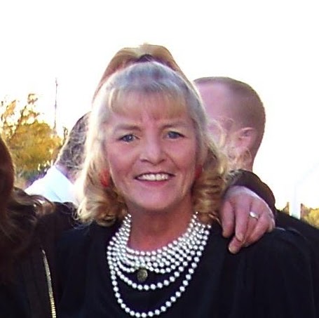 Linda Pearson Photo 37