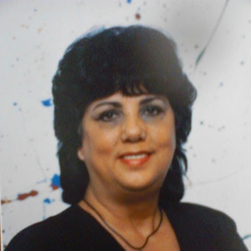 Linda Zuniga Photo 28