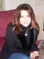 Robyn Hill Photo 26