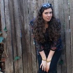 Laura Fisher Photo 20