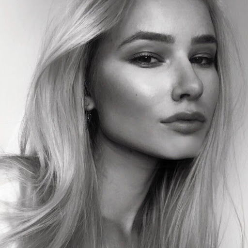 Julie Wilde Photo 17
