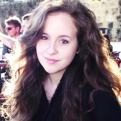 Carmen Esteves Photo 23