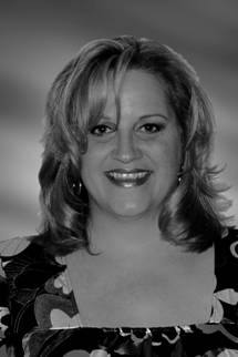 Lisa Martin Photo 13