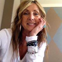 Caroline Jones Photo 45