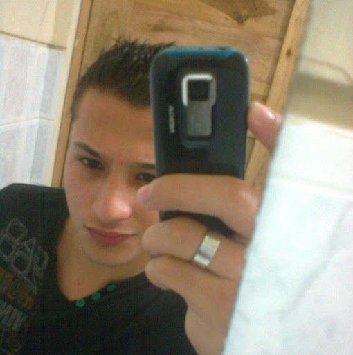 Richard Velasquez Photo 24