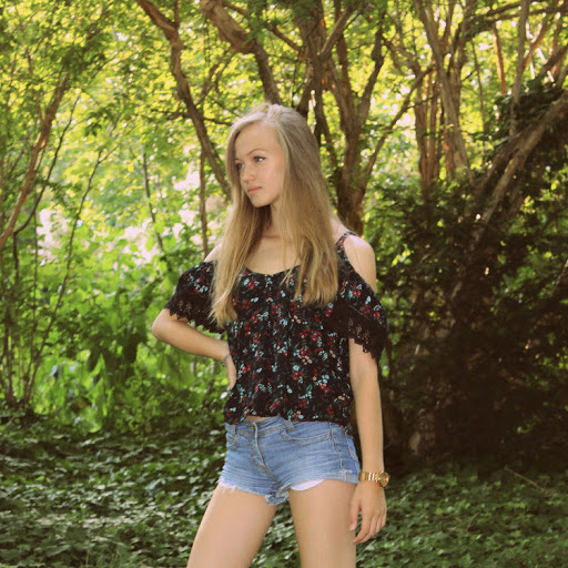 Natalie Becker Photo 7