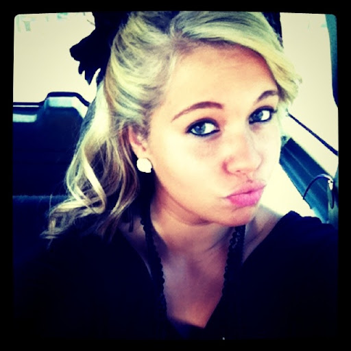 Samantha Carlson Photo 27