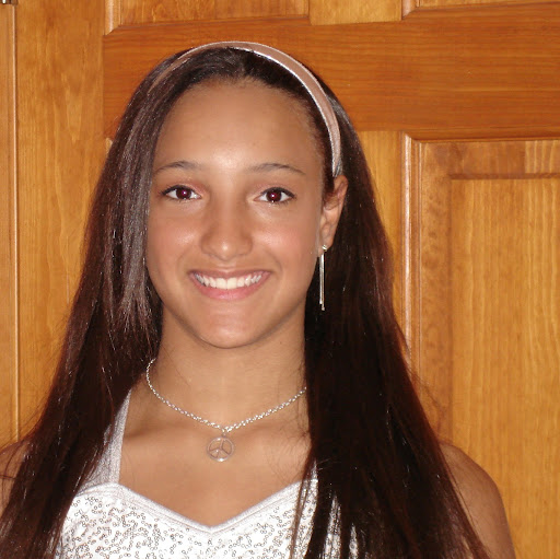 Alyssa Robinson Photo 30