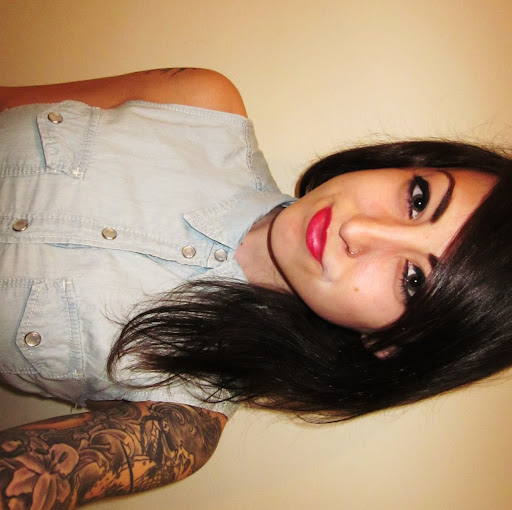Nicole Genovese Photo 9