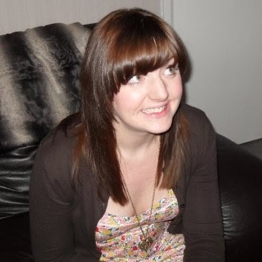 Sarah Lyons Photo 32