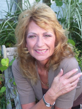 Debra Graves Photo 30