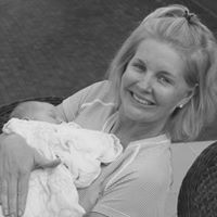 Caroline Heard Photo 12