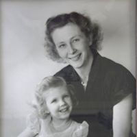 Judy Stowe Photo 15