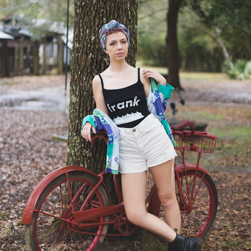 Julia Taylor Photo 19