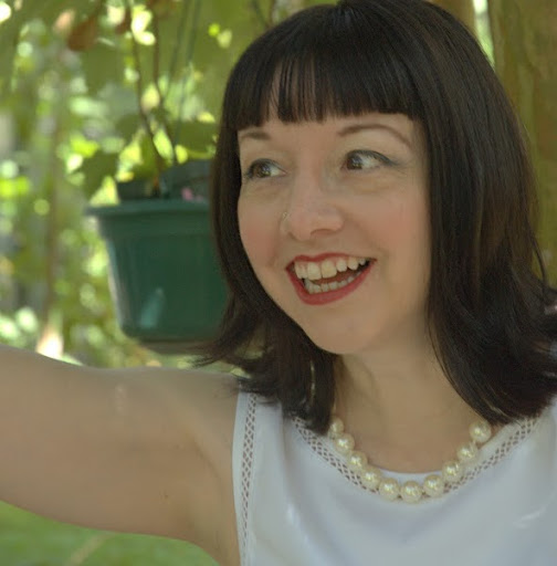 Lisa Dew Photo 27
