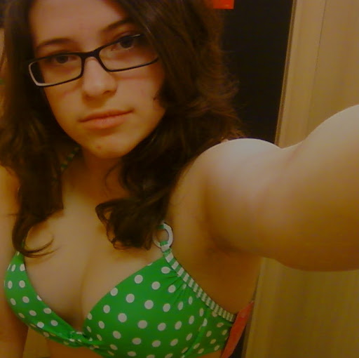 Amy Gore Photo 17