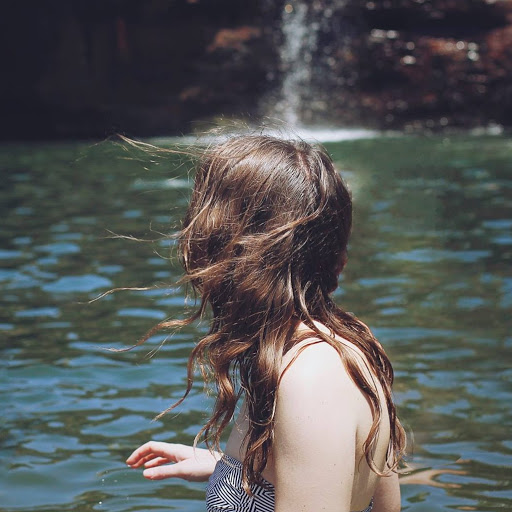 Laura Hoskins Photo 13