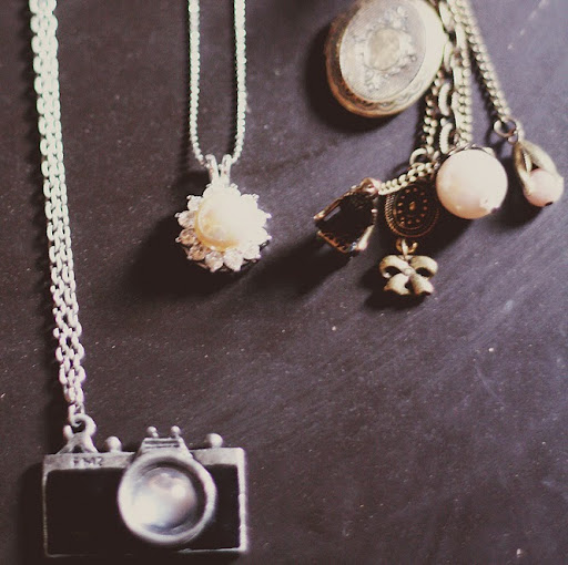 Mona Bader Photo 11