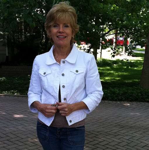 Anne Anderson Photo 26