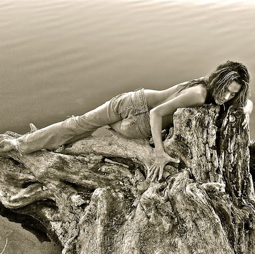 Jennifer Walton Photo 14