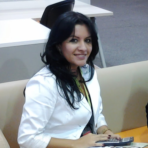 Julie Campos Photo 41
