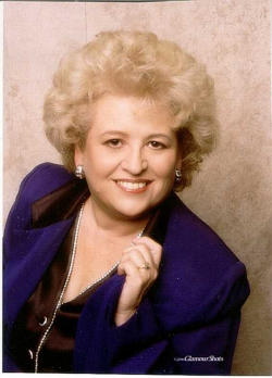 Linda Rhodes Photo 6