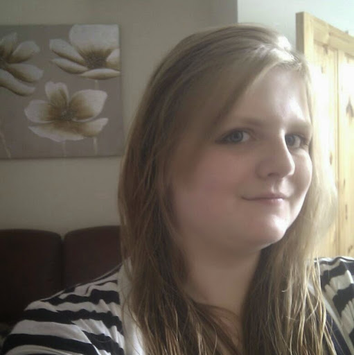 Laura Fisher Photo 21