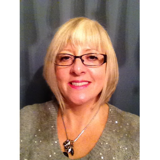 Jane Bailey Photo 14