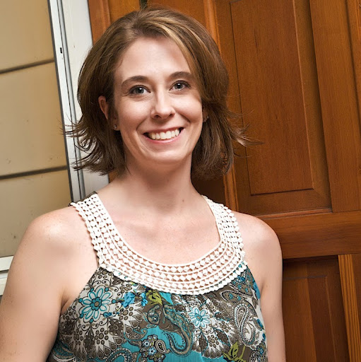 Elizabeth Rhodes Photo 13
