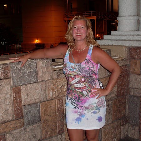 Laura Horvath Photo 17
