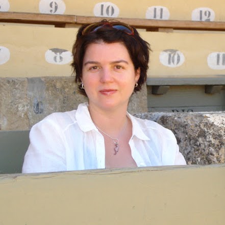 Elizabeth Ruth Photo 15
