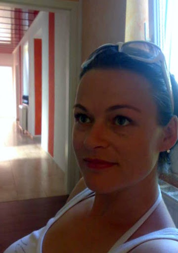 Janine Pfeifer Photo 9