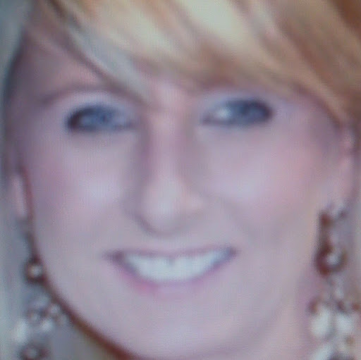 Laurie Hall Photo 18