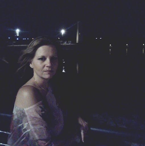 Lisa Graves Photo 33