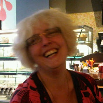 Jennifer Waugh Photo 16