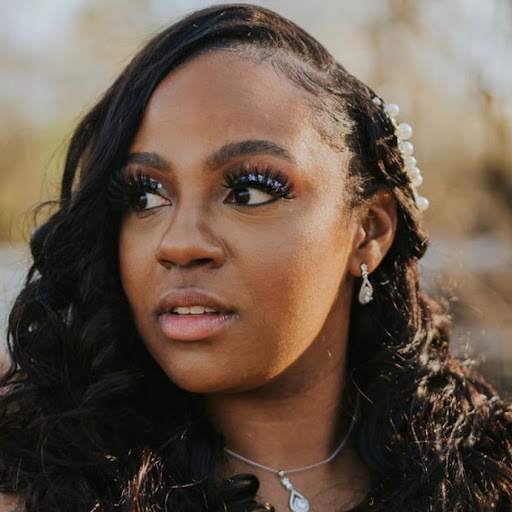 Shaniqua Moore Photo 8