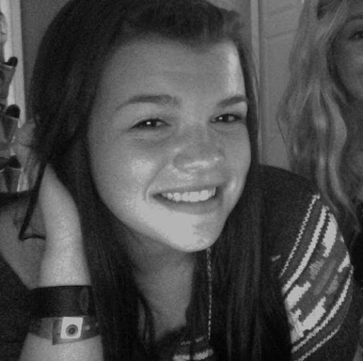 Emily Potts Photo 16