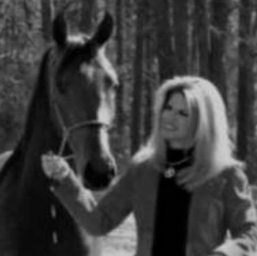 Angie Yarbrough Photo 1