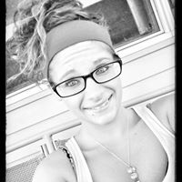 Kristen Mills Photo 15