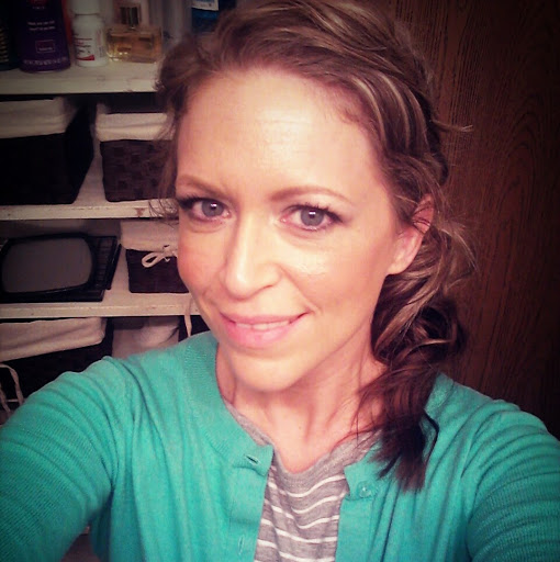 Emily Graves Photo 34