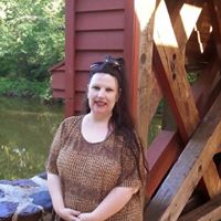 Lisa Schultheis Photo 9