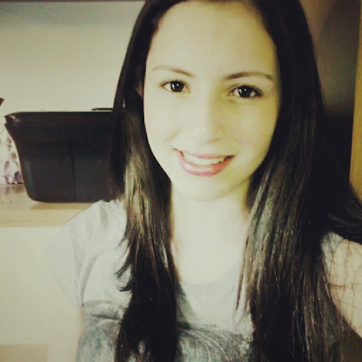 Caroline Castro Photo 16