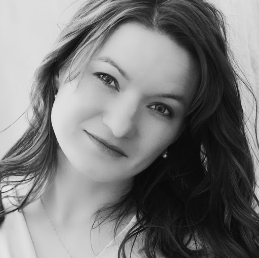 Elizabeth Lawrence Photo 15