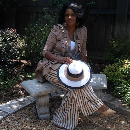 Valerie Pierce Photo 27