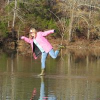 Laura Arnold Photo 41