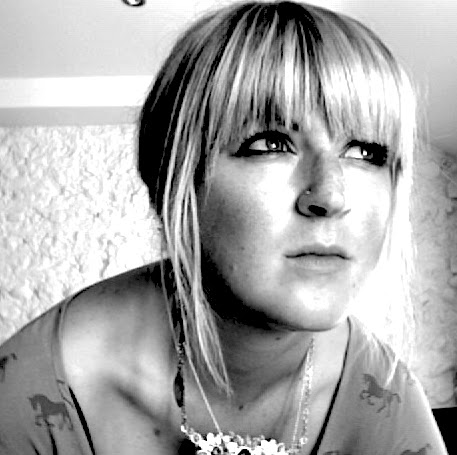 Emily Graves Photo 33