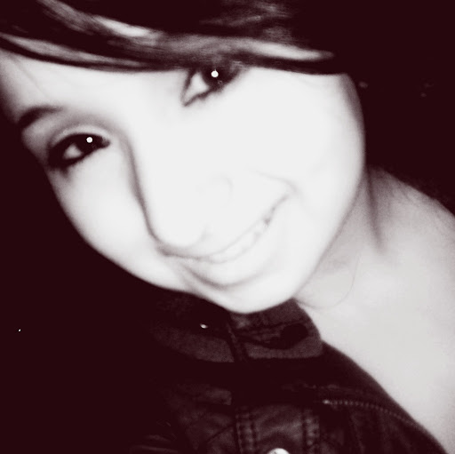 Yesenia Lopez Photo 33