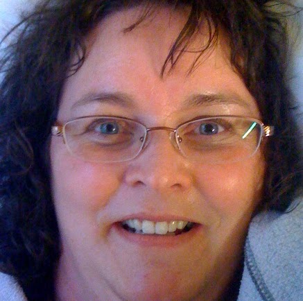 Julie Davis Photo 36