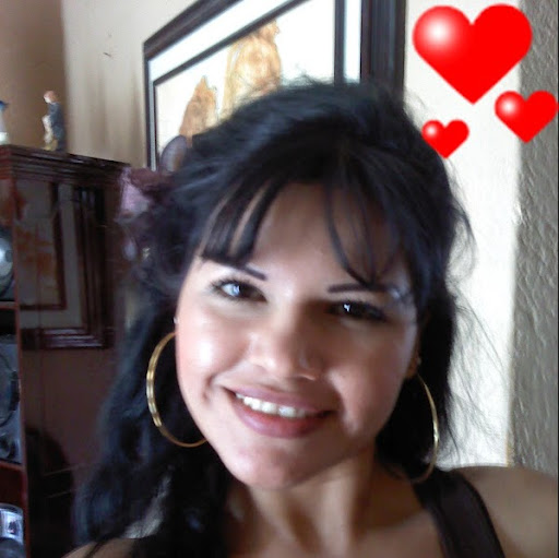 Angie Barraza Photo 13